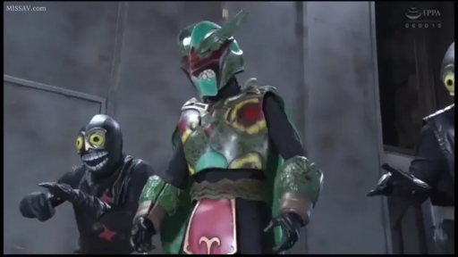 室内 · 站立 · 中景 · 对峙 · 面具 · 特摄 · 隐藏 · 皮套