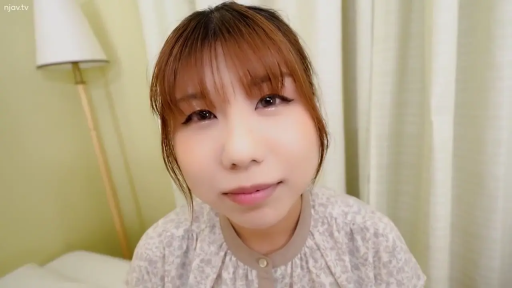 站立 · 中景 · 注视 · 走廊 · 背包 · 疑惑 · 深色T恤 · 男性主角