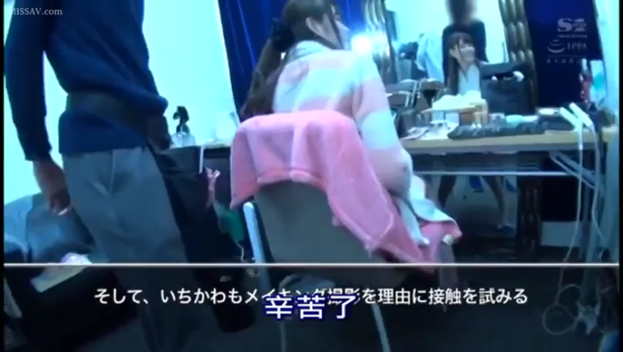 室内 · 性交 · 全裸 · 中景 · 陶醉 · 床 · 跪姿 · 成人