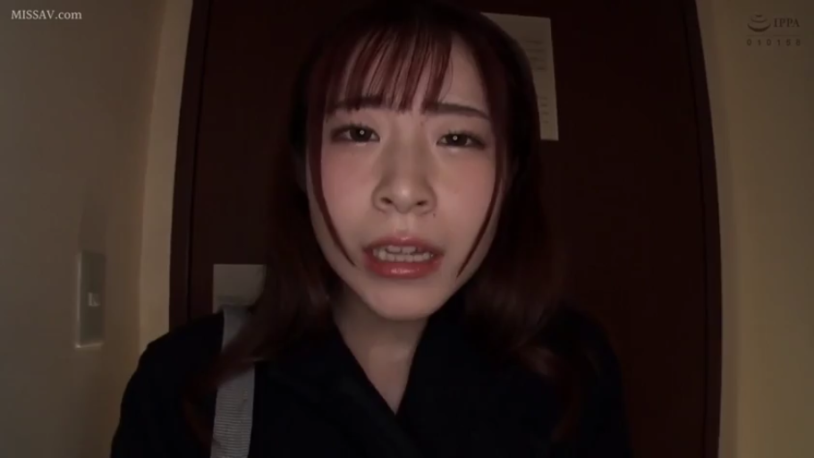 室内 · 站立 · 中景 · 成人内容 · 亲密接触 · 日常装 · 动情 · 冰箱