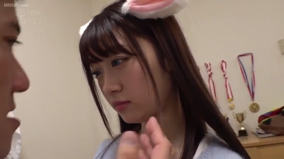 室内 · 跪姿 · 阴茎 · 口交行为 · 近景特写 · 透视白衫 · 注视微笑 · 双女互动