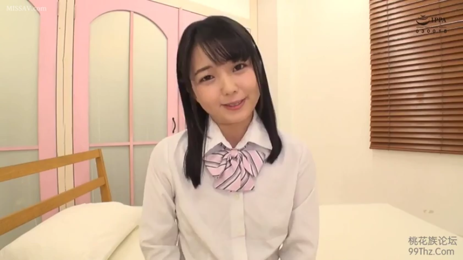 坐姿 · 卧室 · 微笑 · 床 · 注视 · 上半身 · JK制服 · 短发