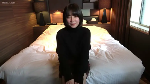 室内 · 脸部 · 微笑 · 休闲装 · 对视 · 温柔