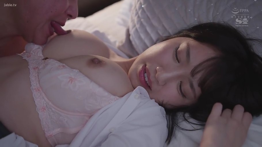 卧室 · 内裤 · 陶醉 · 职场题材 · 性爱 · 枕头 · 仰卧 · 隐私部位