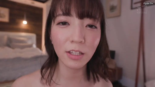 面部 · 全裸 · 卧室 · 自然 · 正坐 · 注视 · 近景