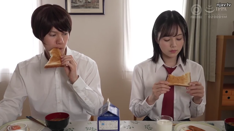 Sitting Posture · School uniform · Medium shot · 平静 · Plot · 餐厅 · Dining · 吐司