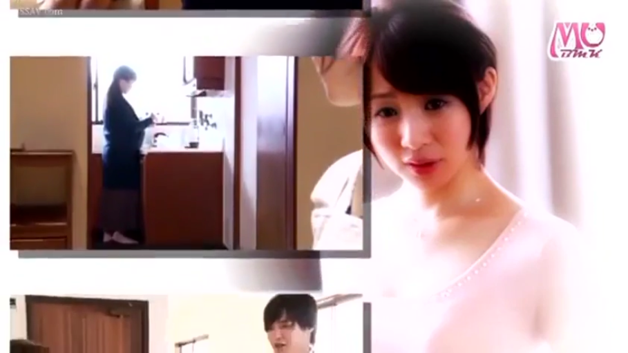 憂鬱 · 顔部のクローズアップ · 站姿 · プロット · キッチン · 凝視 · 淡い色のトップス