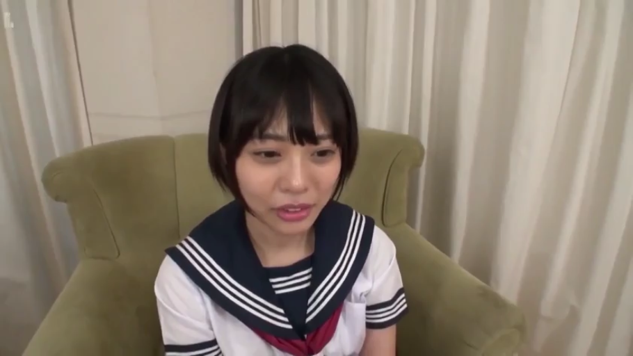 室内 · 坐姿 · 面部 · 略显忧郁 · 注视 · 椅子 · 清纯 · 水手服