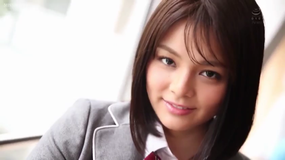 室内 · 制服 · 顔部のクローズアップ · 微笑 · 注視 · 正面 · 中长发