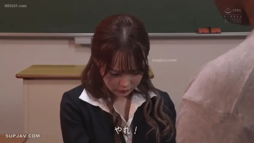 Classroom · Lower your head · 面部特写 · 黑板 · Suit · Workplace · 沮丧 · 受训