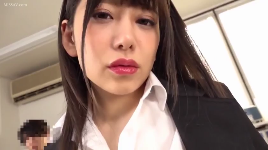 室内 · 眼镜 · 陶醉 · 多人 · 群交 · 私处 · 躺姿 · 红色内衣