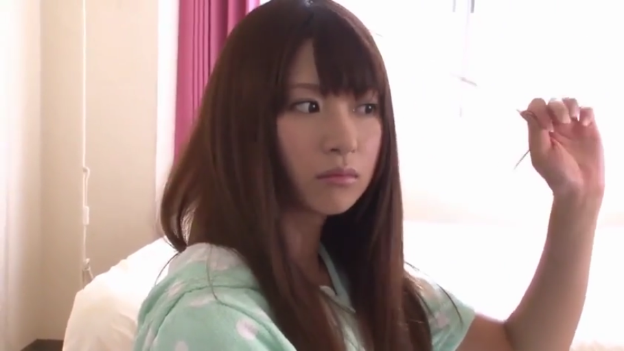 露乳 · 胸部特写 · 手铐 · 痛苦 · 铁笼 · 开襟衬衫 · 站姿被缚 · 指交口
