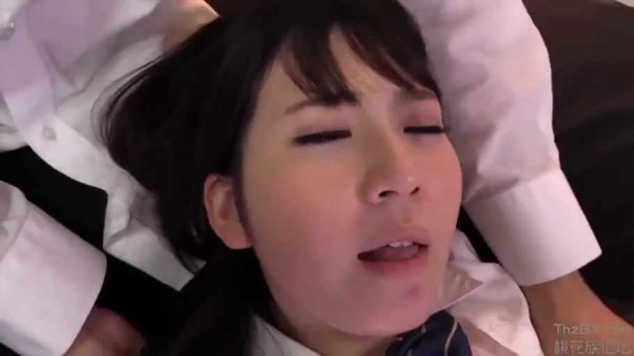 室内 · 脸部特写 · 迷离 · 白衬衫 · 仰卧 · 呻吟 · 中长发