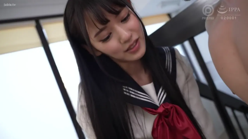 室内 · 面部 · 微笑 · 凝视 · 水手服 · 微倾