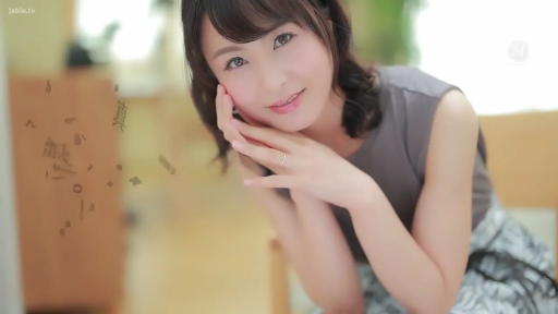 室内 · 坐姿 · 脸部 · 注视 · 温柔 · 无袖上衣 · 戒指 · 肖像