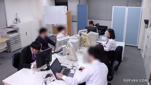 坐姿 · 专注 · 办公室 · 全景 · 电脑 · 职业装 · 办公 · 职场