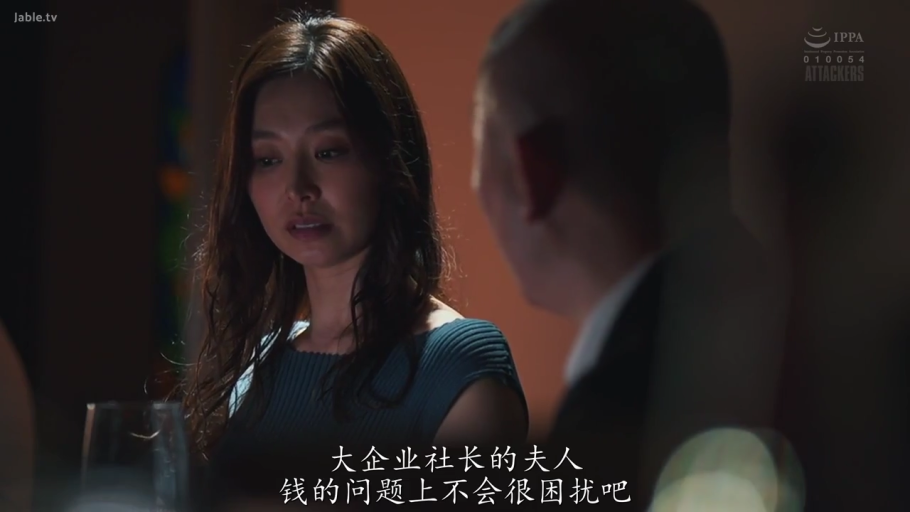 坐姿 · 交谈 · 卧室 · 床 · 主观视角 · 疑惑 · 短裤