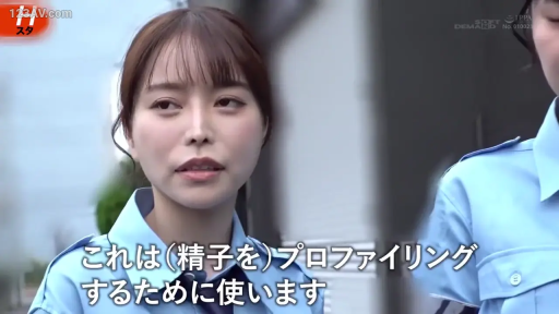 交谈 · 严肃 · 角色扮演 · 站立 · 面部特写 · 警察制服 · 户外