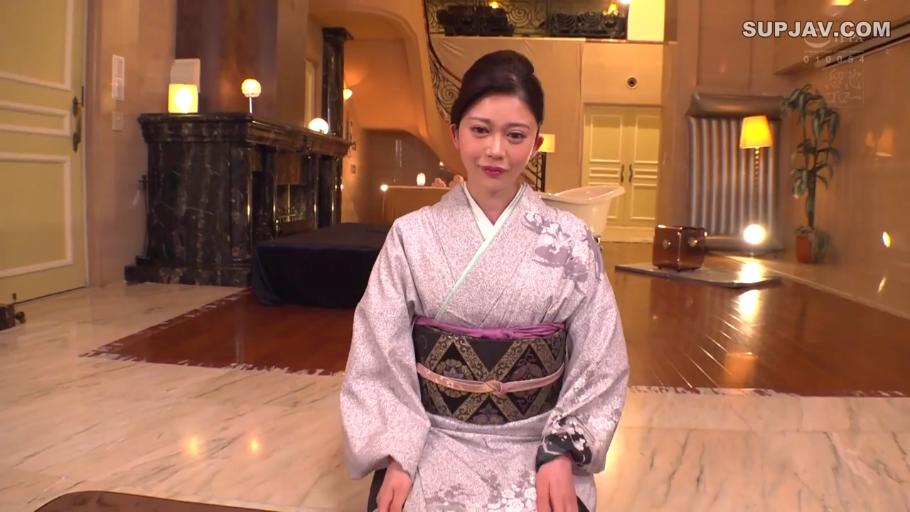 室内 · 微笑 · 面对镜头 · 正坐 · 熟女 · 和服