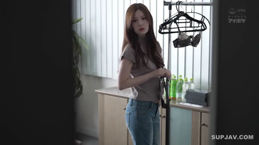 Indoor · Melancholy · Medium shot · 短袖上衣 · clothes hanger · 侧立 · 拿取内衣