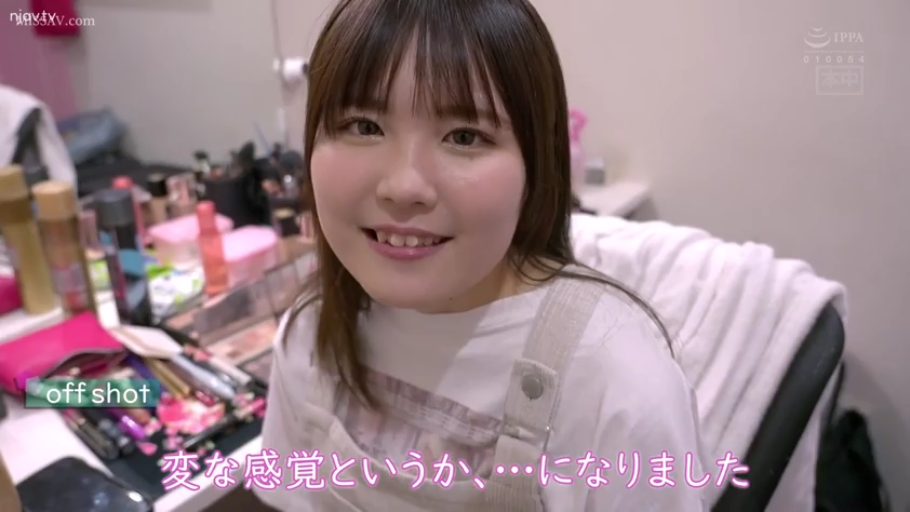 投入 · 办公室 · 办公桌 · 职业装 · 亲吻 · 职场 · 横抱