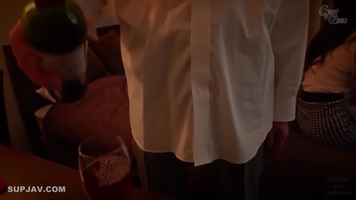 Bedroom · Stand · Trunk · 白衬衫 · Wine bottle · dim · 倒酒