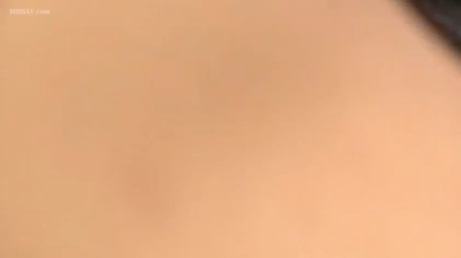 角色扮演 · 学生运动服 · 微笑 · 上半身 · 更衣室 · 面对面站立 · 调情 · 更衣柜