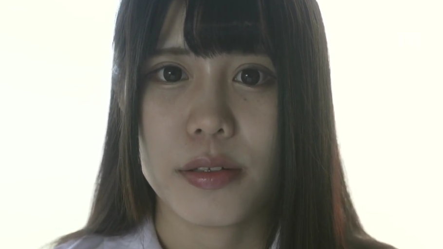 室内 · 脸部特写 · 白色衬衫