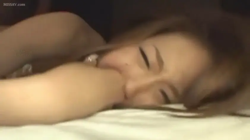 脸部 · 迷离 · 裸体 · 床上 · 躺卧 · 模糊特写 · 承欢