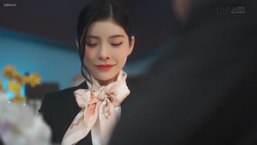 室内 · 面部 · 頭を下げる · 站立 · 端庄 · ビジネススーツ · 丝巾 · OLスタイル