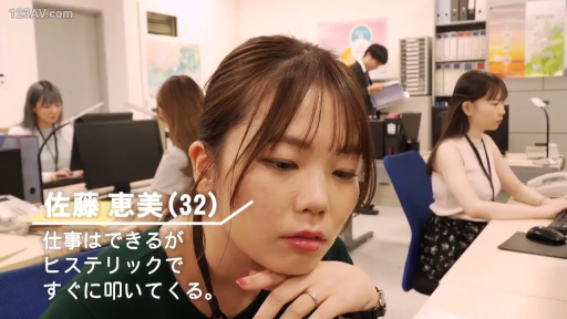 室内 · 脸部 · 沙发 · 白色蕾丝上衣 · 长发 · 俯拍 · 挑逗 · 吐舌