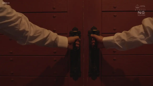 全身 · 站姿 · 微笑 · 階段 · 多人 · 白色礼服 · 合影 · 宴会厅