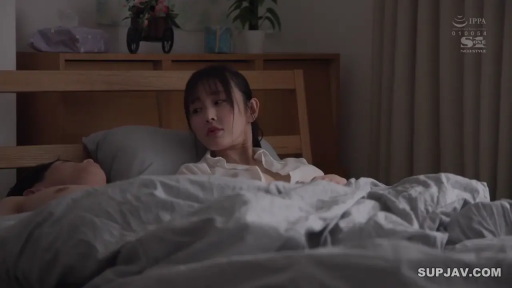 Bedroom · 平静 · 白衬衫 · Soft light · 休息 · 木质床架 · 并排侧卧