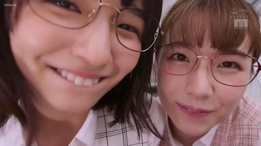 室内 · 脸部特写 · 制服