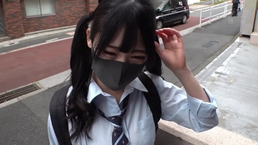 交谈 · 校服 · 脸部 · 站立 · 街道 · 害羞 · 口罩 · JK