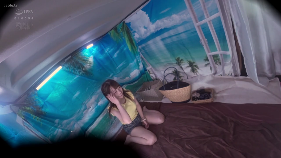 Whole body · 跪坐 · Smile · 黄色短袖 · 俯拍 · Arrange hair · 热带装饰布 · 房车内部