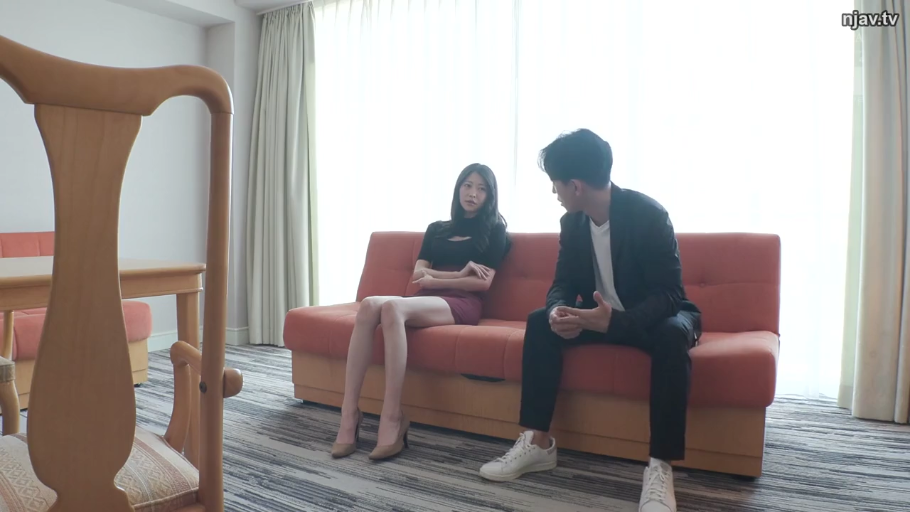 坐姿 · 高跟鞋 · 窗帘 · 对话 · 远景 · 凝重 · 酒店客房 · 影视剧情