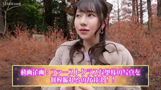 坐姿 · 自然 · 面部特写 · 户外 · 说话 · 耳饰 · 人妻 · 毛绒外套