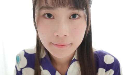 室内 · 脸部特写 · 微笑 · 注视 · 长发 · 正面 · 浴衣