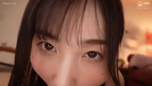 Indoor · 面部特写 · POV视角 · 注视镜头 · 自然平静 · 正面俯视