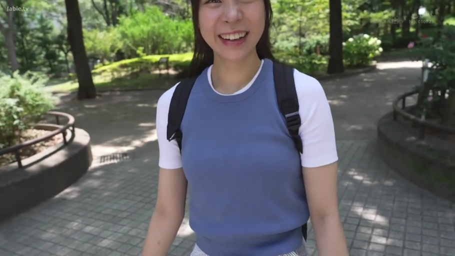 投入 · 全裸 · 卧室 · 口交 · 俯卧 · 床 · 成人内容 · 口部特写