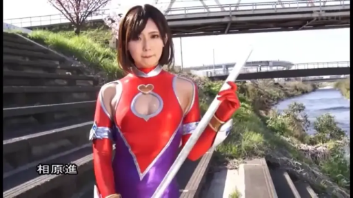 站立 · 中景 · 自然 · 户外 · 短发 · 战队紧身衣 · 长棍 · 持械