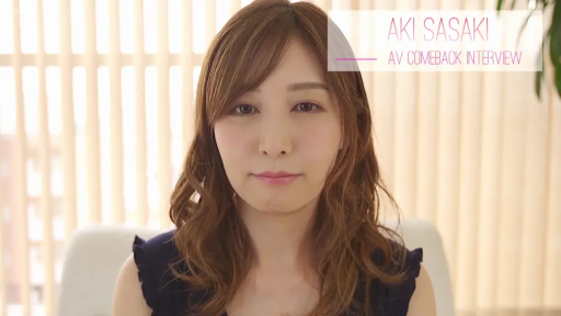 Indoor · Sitting Posture · 面部 · Subtitles · 自然 · 采访 · 深色无袖衫