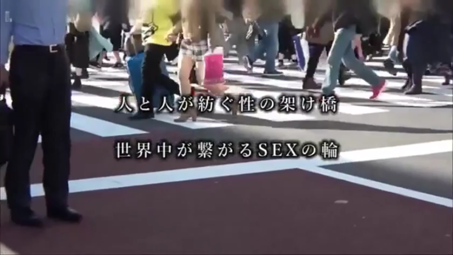 远景 · 行走 · 模糊 · 日常服饰 · 过马路 · 日文文本 · 斑马线 · 闹市街道