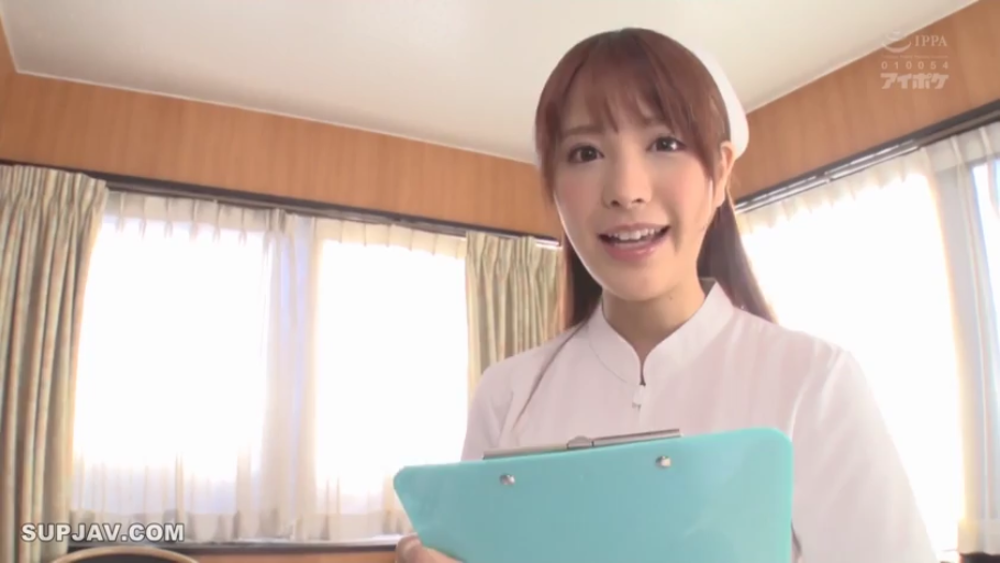 病房 · 护士服 · 角色扮演 · 站立 · 微笑 · 上半身 · 文件夹 · 说话