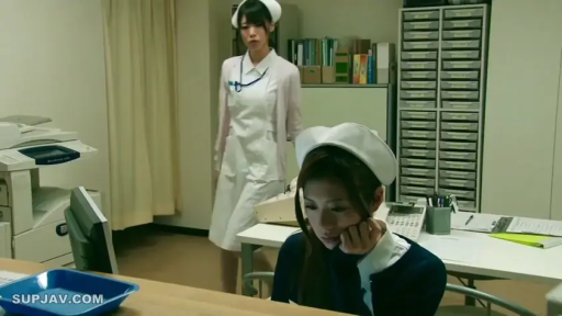 忧郁 · 护士服 · 角色扮演 · 中景 · 托腮 · 复印机 · 发呆 · 护士站