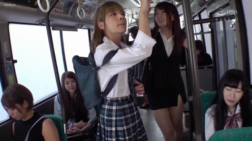 站立 · 中景 · 自然 · 多人 · 乘车 · JK制服 · 公交车 · 书包