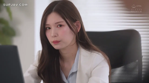 Sitting Posture · indifferent · Half-body · 办公室 · Computer · Suit · 办公 · OL