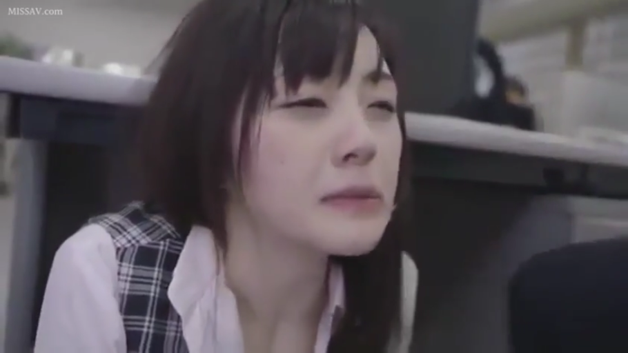 脸部特写 · 办公室 · 口交 · 迷离 · 办公桌 · 跪姿 · 职场剧情 · OL制服