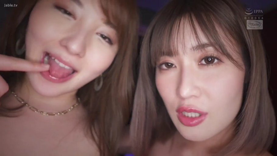 室内 · 脸部特写 · 诱惑 · 挑逗 · 靠近镜头 · 裸肩